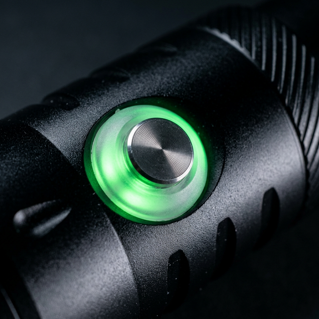 Linterna PS Dive SMALL 2000 - vista lateral con aro dorado y pulsador electrónico con indicador en el anillo translúcido