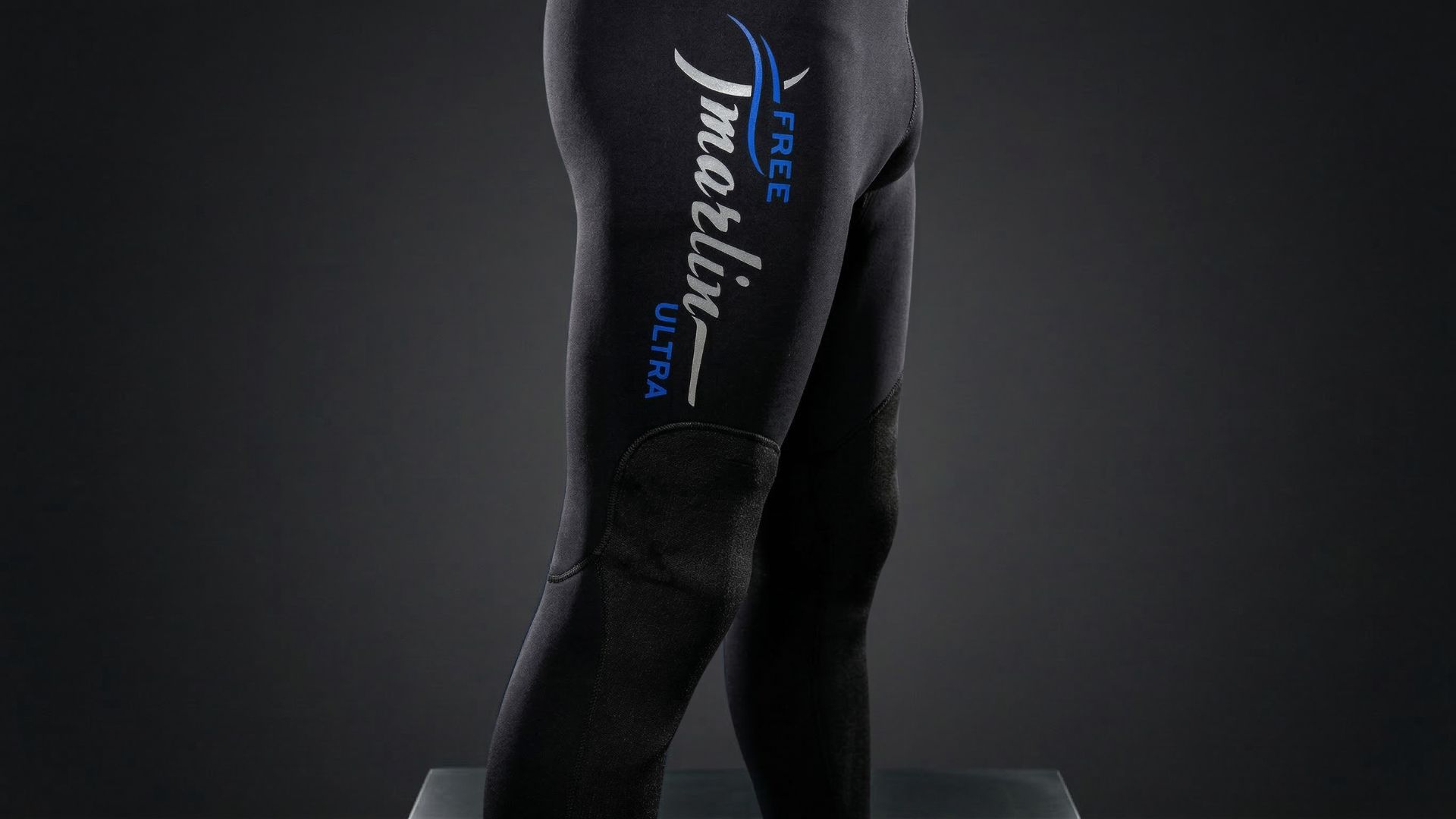 Logotipo de pierna y refuerzos protectores rígidos en las rodillas